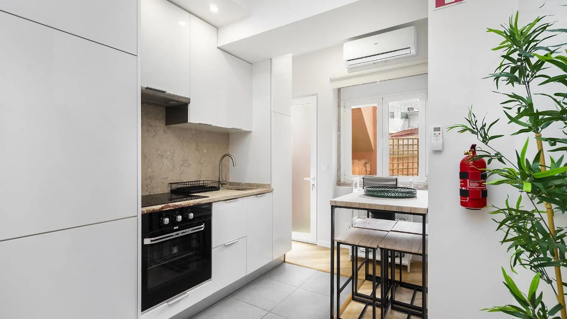 Cozy Apartment In Lisbon By Soulplaces