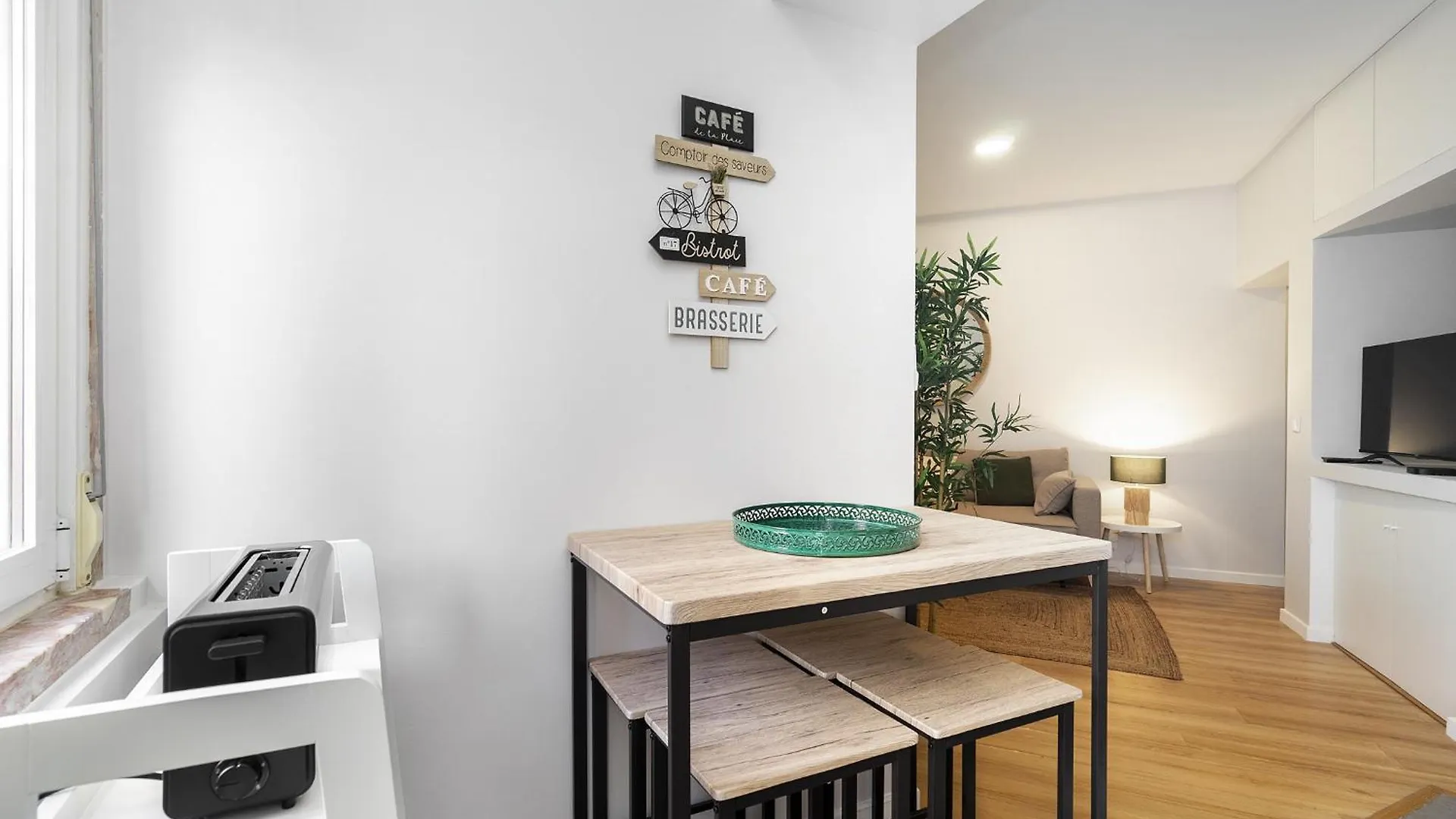 Cozy Apartment In Lisbon By Soulplaces Portugal